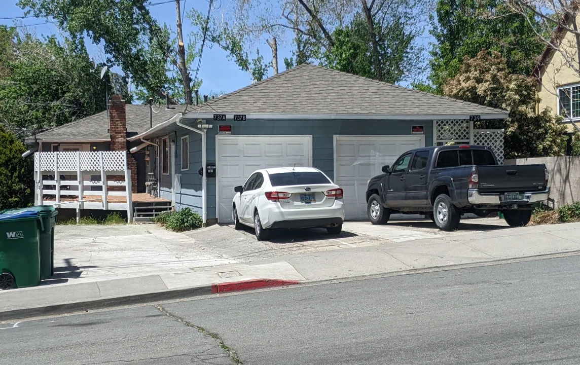 737A, 737B & 739 Washington St: Exterior